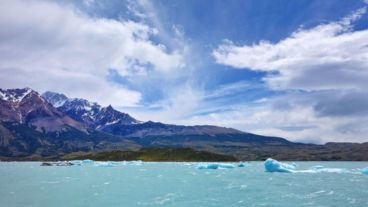 Con una profundidad de 900 metros, el Viedma es el lago más profundo de Argentina y del continente americano.