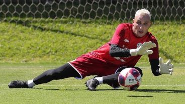 Navas debe definir nuevo club para seguir su carrera pero ya sin selección.