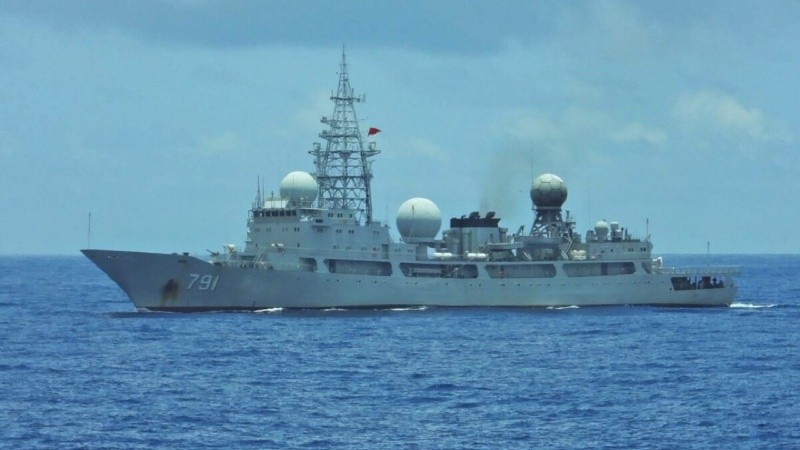 China lanzó ejercicios militares con buques de guerra y aviones de combate alrededor de Taiwán.