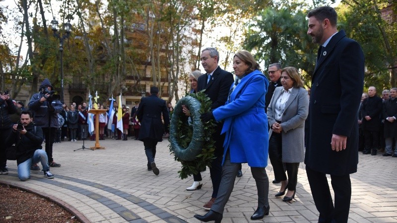 Javkin junto a la ex intendenta Mónica Fein y el ministro de Ambiente, Enrique Estévez.