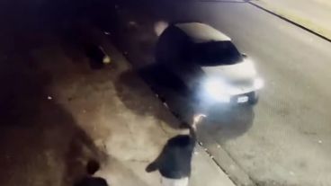 Así dispararon contra el coche en el que Nicolás se retiraba del bar.