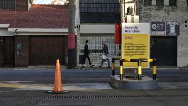 Algunas estaciones vendían GNC este miércoles a la mañana y otras no.