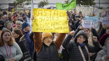 Trabajadores, familiares y usuarios reclamaron "basta de ajuste en discapacidad".