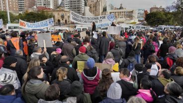 Trabajadores, familiares y usuarios reclamaron "basta de ajuste en discapacidad".