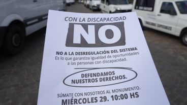 Trabajadores, familiares y usuarios reclamaron "basta de ajuste en discapacidad".