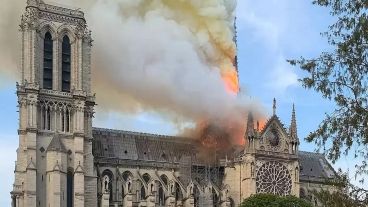 El templo había quedado destruido, tras un incendio sucedido el 15 de abril de 2019.