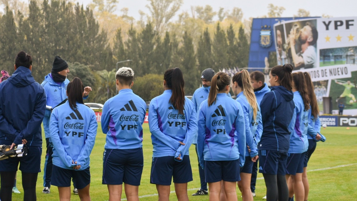 Fútbol femenino: la selección argentina ganó 2 a 0 ante Costa Rica y Vanina  Correa fue homenajeada por Tapia | Rosario3