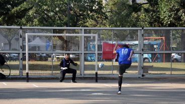 Futbolistas con discapacidades visuales ya hicieron usufructo del espacio renovado del parque.