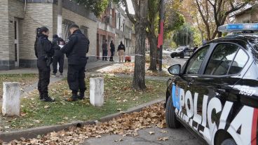 Despliegue policial en la cuadra de la brutal balacera