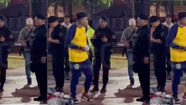 Román Díaz no pudo entrar a la cancha porque estaba vestido de Central.