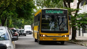 Los coches interurbanos tienen tramos urbanos y muchos pasajeros reclaman por bajas frecuencias.