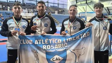 Los Rossetto, Tomás y papá Daniel en el medio, Tomás Iraci y Gino Cacciabue a los costados.