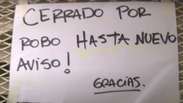 Cerrado por robo, el cartel en el centro de salud.