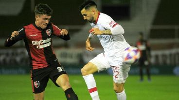 Luciano hizo las inferiores y debutó en Newell's, pero ahora juega cedido en Mendoza.