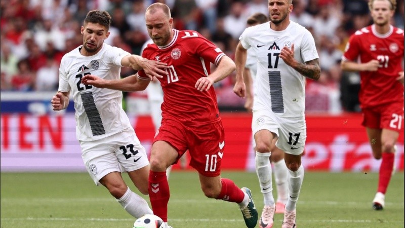 A los 32 años, Eriksen volvió a jugar y convirtió un gol en la Euro tras el paro cardíaco que sufrió en 2021.