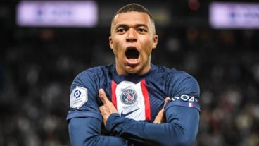 Mbappé: "Necesitamos identificarnos con nuestros valores que son valores de diversidad, tolerancia, respeto y eso es innegable para todos los franceses".