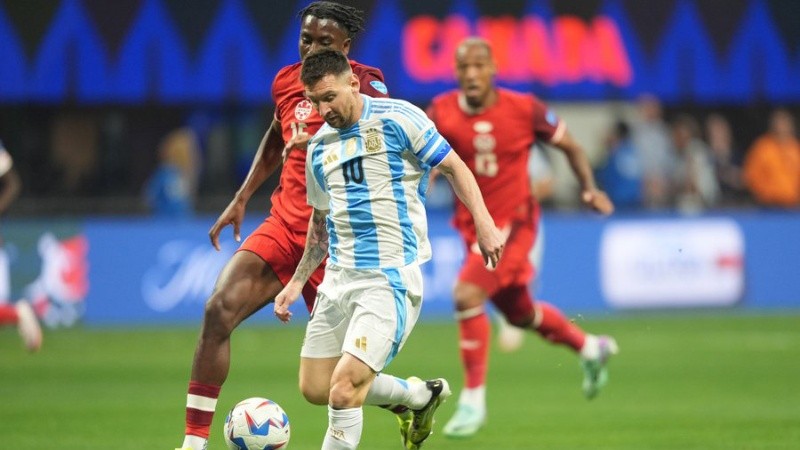 Messi fue celosamente marcado por los canadienses