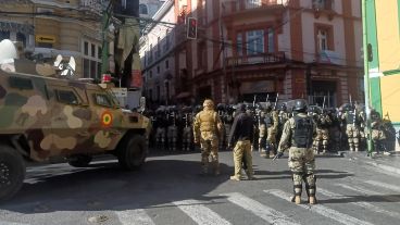 El presidente de Bolivia denuncia "movilizaciones irregulares" de militares en La Paz