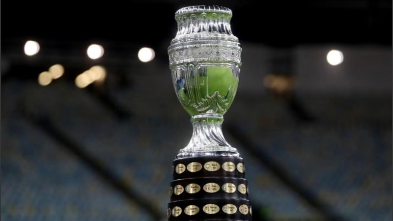 El trofeo que defiende Argentina en esta edición de la Copa América.