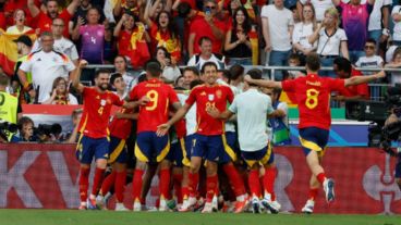 A los 120 minutos, España consiguió imponerse por 2-1 tras un cabezazo de Mikel Merino.