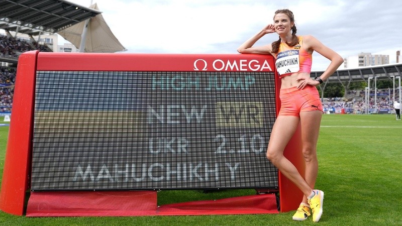 Yaroslava Mahuchikh ganó la medalla de bronce en los Juegos Olímpicos de Tokio 2020 y competirá en París 2024.