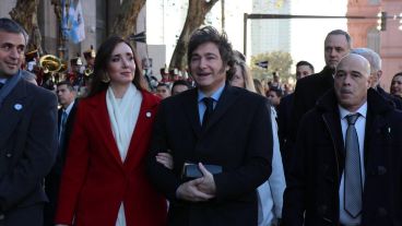 El presidente y la vice, juntos camino a la Catedral.