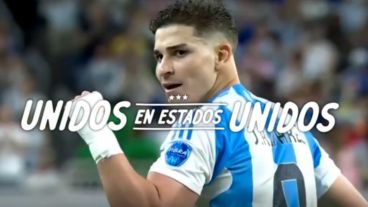 "Unidos para hacer historia el mismo día que lo hizo la Patria", se lee en el video de la selección argentina.