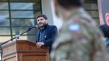 Maximiliano Pullaro encabezó el acto provincial por el Día de la Independencia en Rafaela.