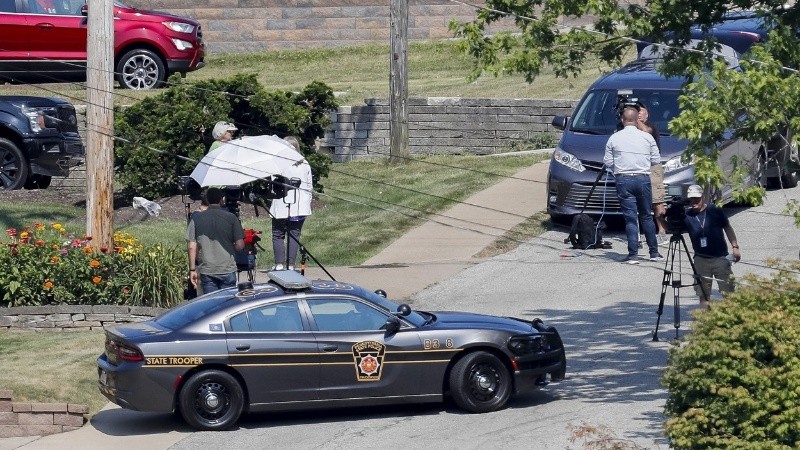 La policía investigó también la casa del tirador abatido.