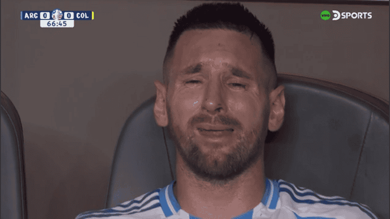 El momento en el que Messi lloraba en el banco de suplentes.