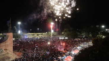 Los festejos de los rosarinos en el Monumento y las calles de la ciudad.