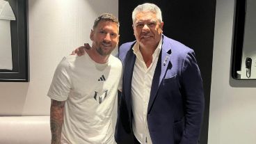 Lionel Messi y Claudio Tapia, capitán de Argentina y presidente de la AFA.