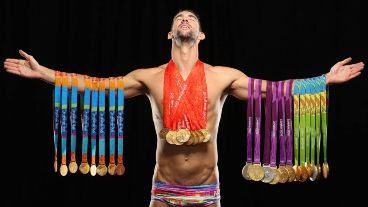 Michael Phelps ostenta las 28 medallas que lo hacen el más ganador de la historia