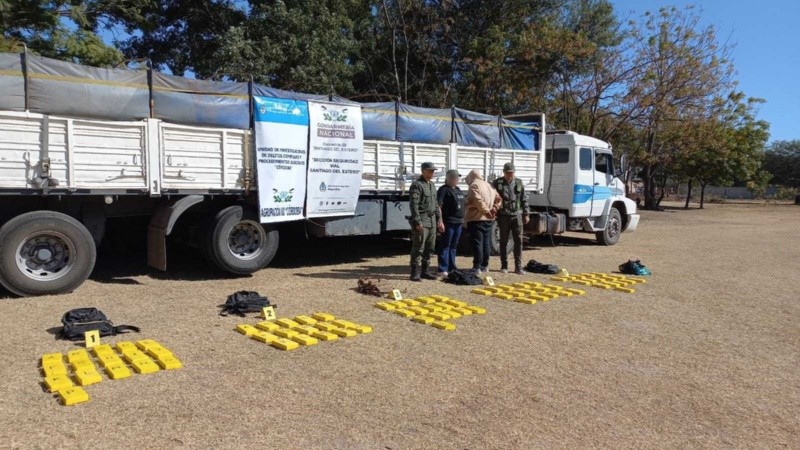 El camión quedó detenido en Santiago del Estero.