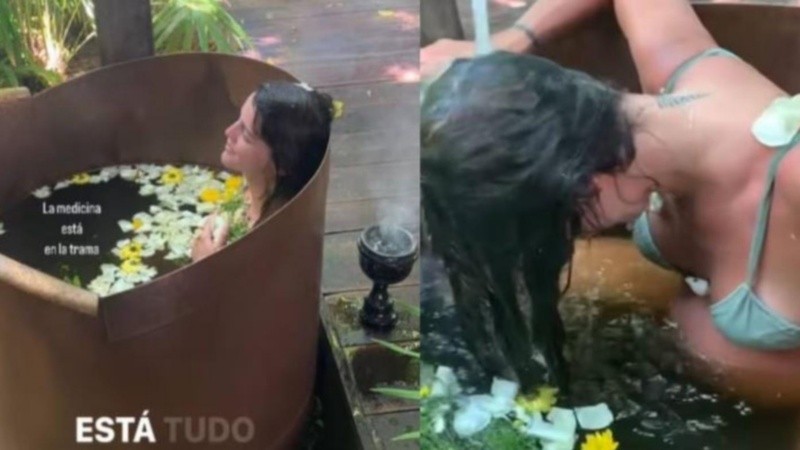 La actriz se bañó en una tina de cobre con flores