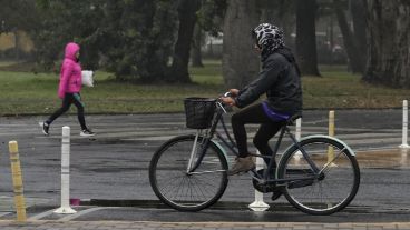 Postales de un martes pasado por agua en Rosario.