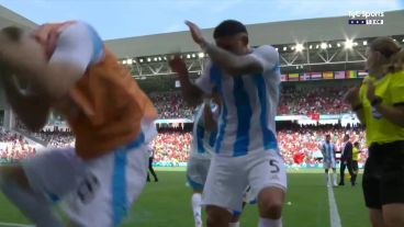 El momento de la agresión a los futbolistas argentinos en París 2024