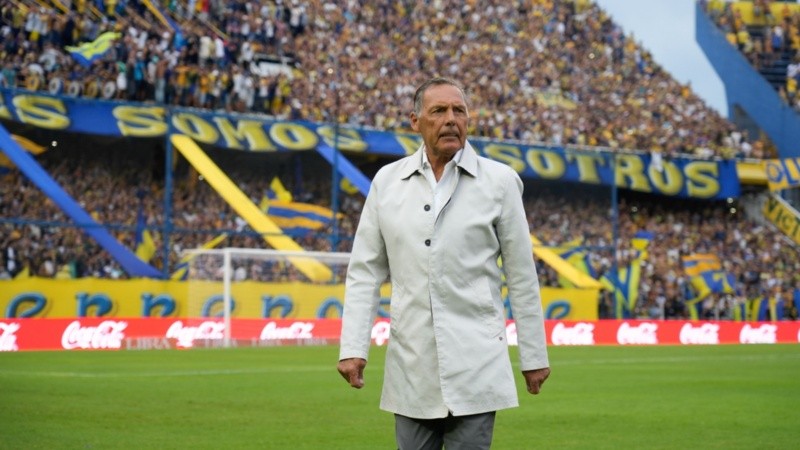 Russo (68 años) viene de culminar su quinto ciclo como técnico canalla.