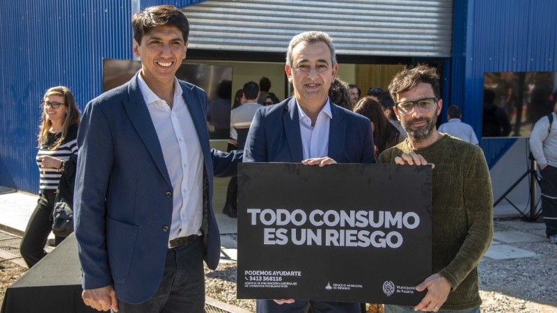 Pablo Javkin durante la inauguración de un nuevo espacio para el abordaje de consumos problemáticos en República de la Sexta