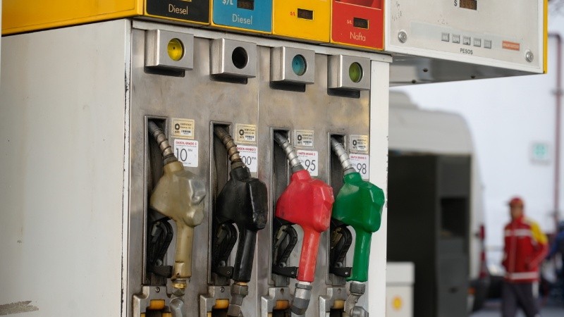 El jueves amaneció con los combustibles un tres por ciento más caros.