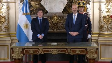 Javier Milei le tomó juramento a Federico Sturzenegger, nuevo ministro de Desregulación y Transformación del Estado.