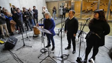 Las imágenes de la emotiva inauguración del memorial de calle Salta 2141.