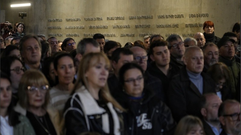 Las imágenes de la emotiva inauguración del memorial de calle Salta 2141.