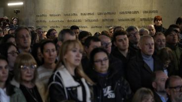 Las imágenes de la emotiva inauguración del memorial de calle Salta 2141.