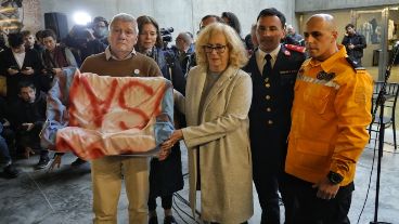 Las imágenes de la emotiva inauguración del memorial de calle Salta 2141.