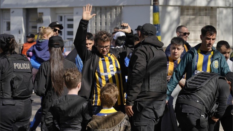 Abrieron las puertas del Estadio Gigante de Arroyito y así se vivía la previa al clásico.