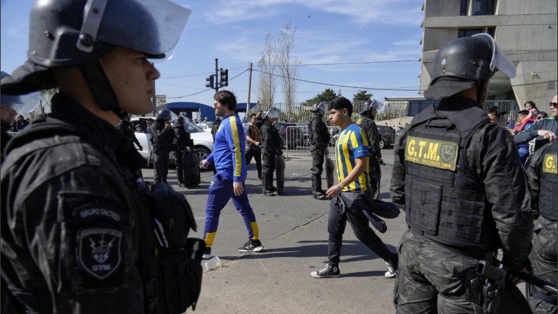 Abrieron las puertas del Estadio Gigante de Arroyito y así se vivía la previa al clásico.