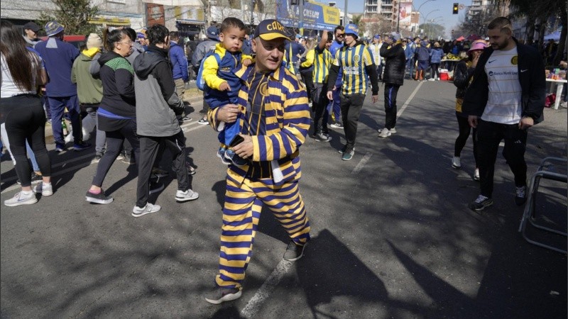 Abrieron las puertas del Estadio Gigante de Arroyito y así se vivía la previa al clásico.