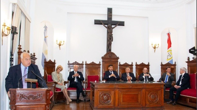 Pullaro junto a los integrantes de la Corte. Una relación difícil desde el inicio de la gestión.