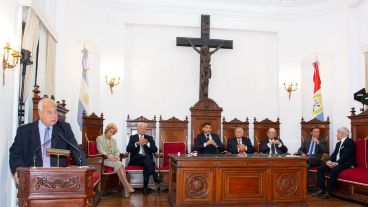 Pullaro junto a los integrantes de la Corte. Una relación difícil desde el inicio de la gestión.